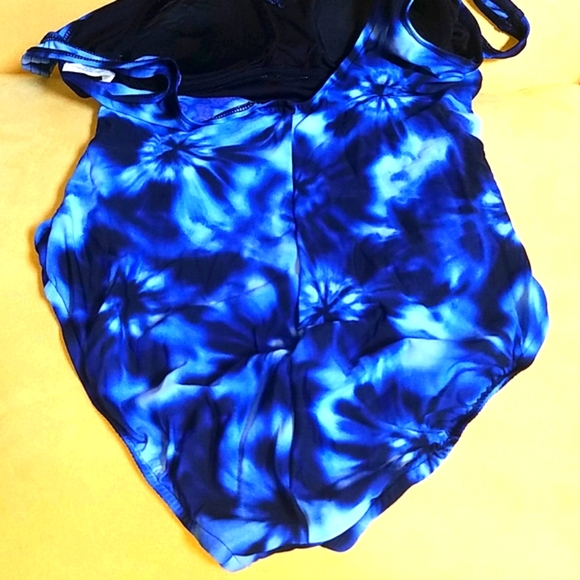 Aqua green size medium swim suit. Light to dark blue tie dye. - Picture 5 of 10